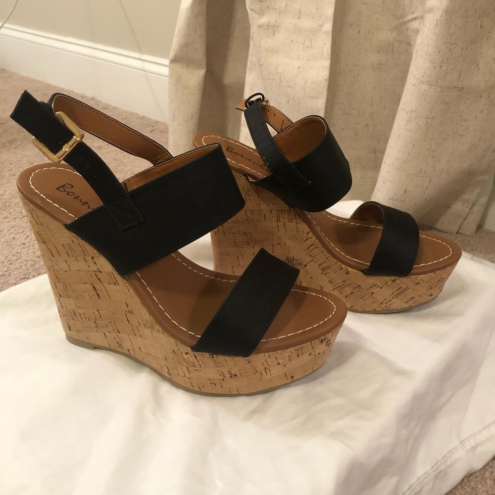 BLACK/TAN WEDGES (sz 7)